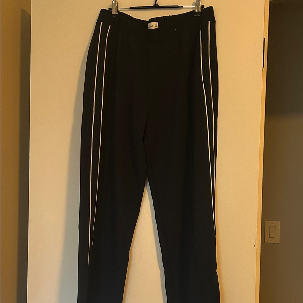 Abercrombie pull on track pant. NWOT. Medium Short.